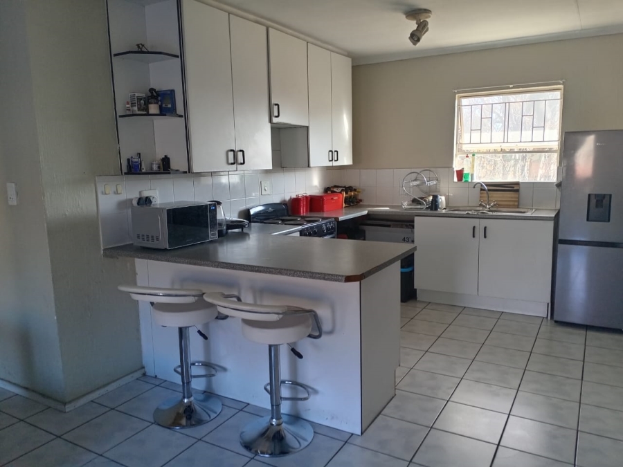 To Let 2 Bedroom Property for Rent in Halfway Gardens Gauteng