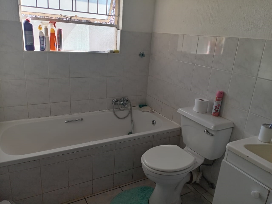 To Let 2 Bedroom Property for Rent in Halfway Gardens Gauteng