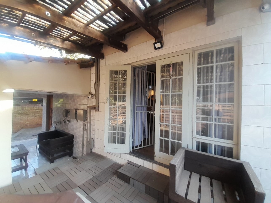 To Let 1 Bedroom Property for Rent in Roodekrans Gauteng