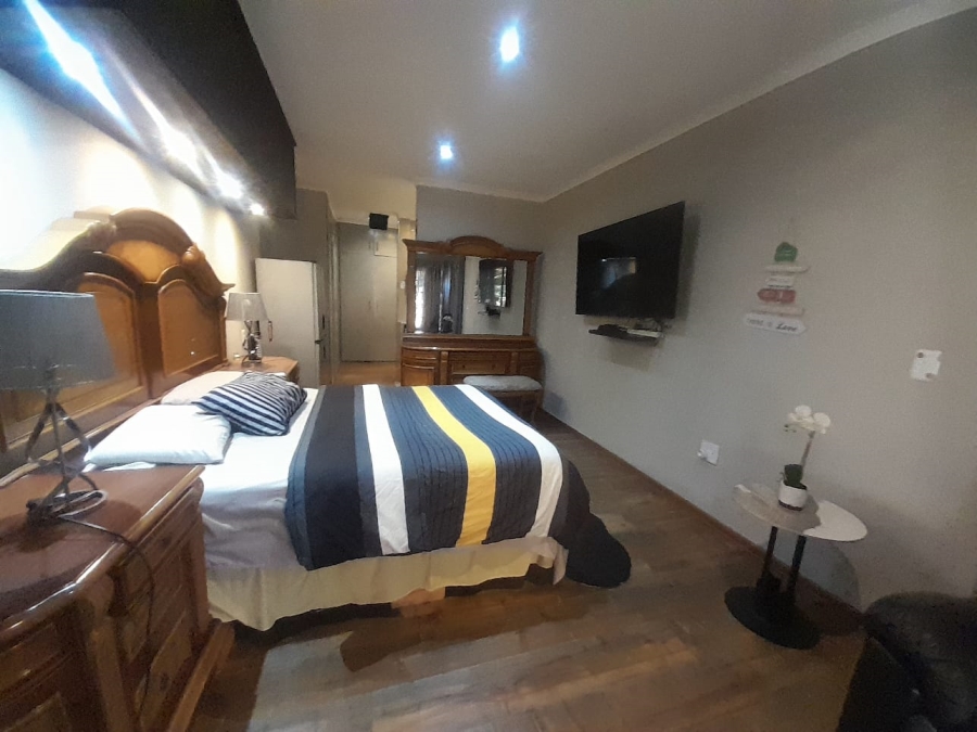 To Let 1 Bedroom Property for Rent in Roodekrans Gauteng