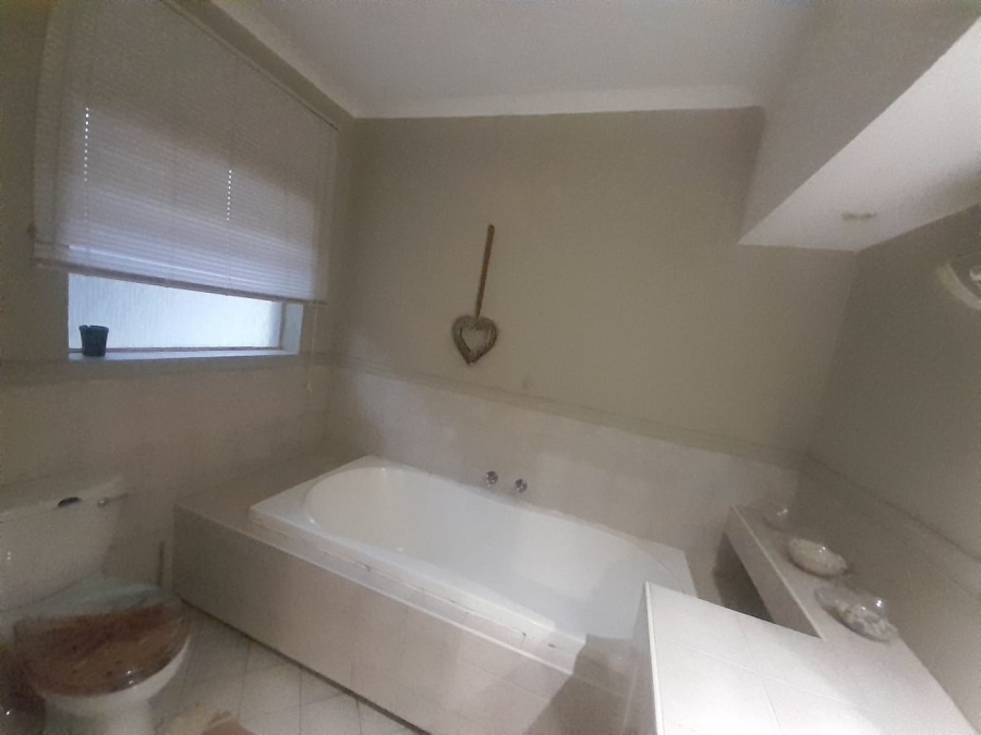 To Let 1 Bedroom Property for Rent in Roodekrans Gauteng