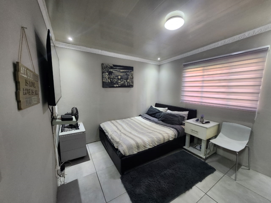 To Let 1 Bedroom Property for Rent in Roodekrans Gauteng