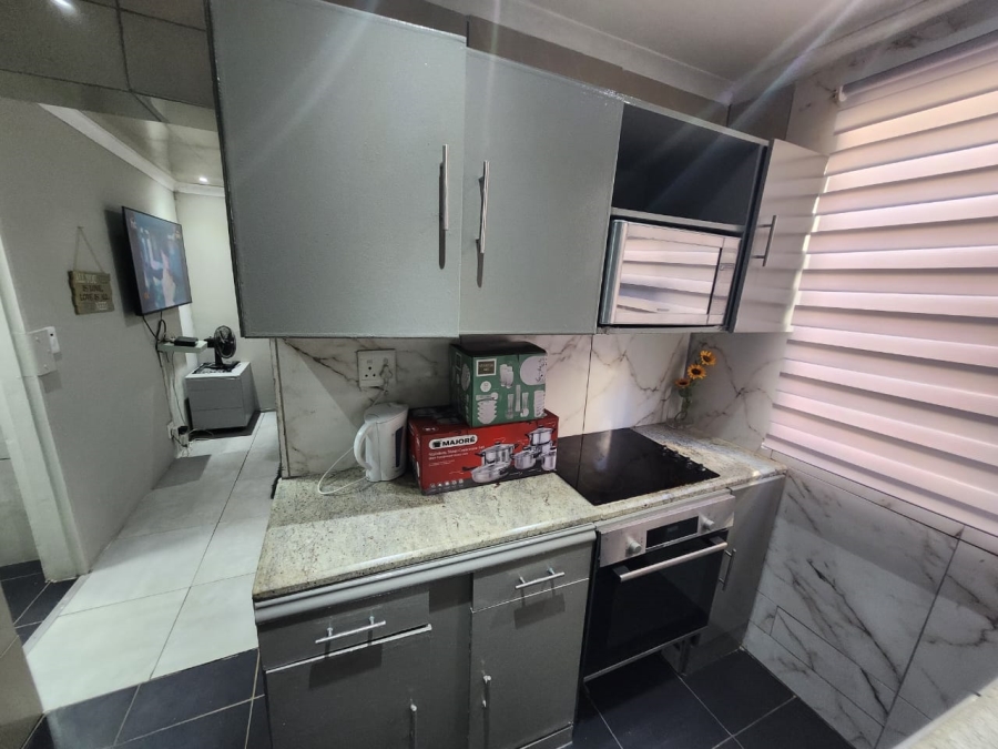 To Let 1 Bedroom Property for Rent in Roodekrans Gauteng