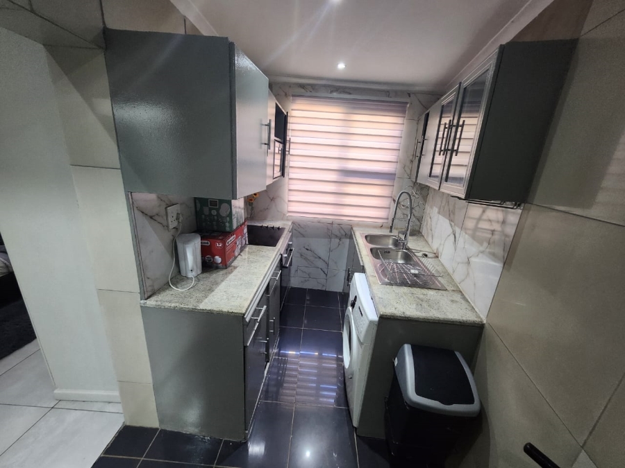 To Let 1 Bedroom Property for Rent in Roodekrans Gauteng