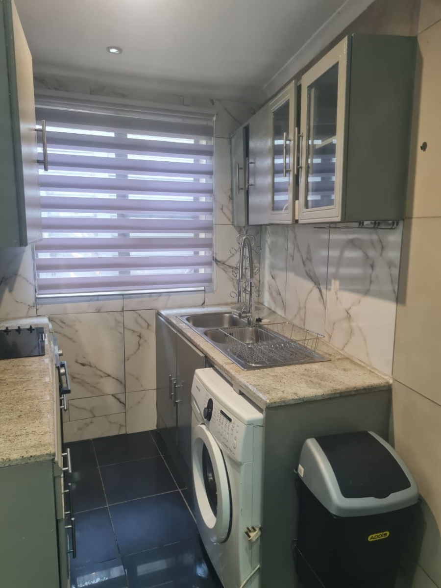 To Let 1 Bedroom Property for Rent in Roodekrans Gauteng