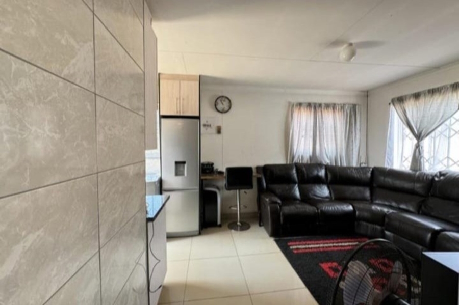 To Let 2 Bedroom Property for Rent in Protea Glen Gauteng