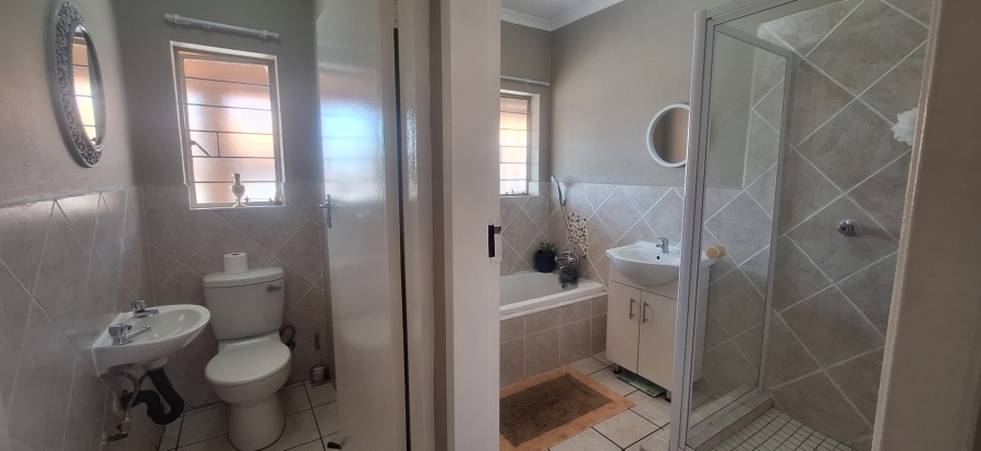 2 Bedroom Property for Sale in Wentworth Park Gauteng
