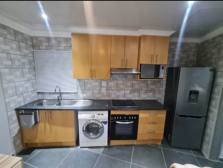 To Let 1 Bedroom Property for Rent in Roodekrans Gauteng