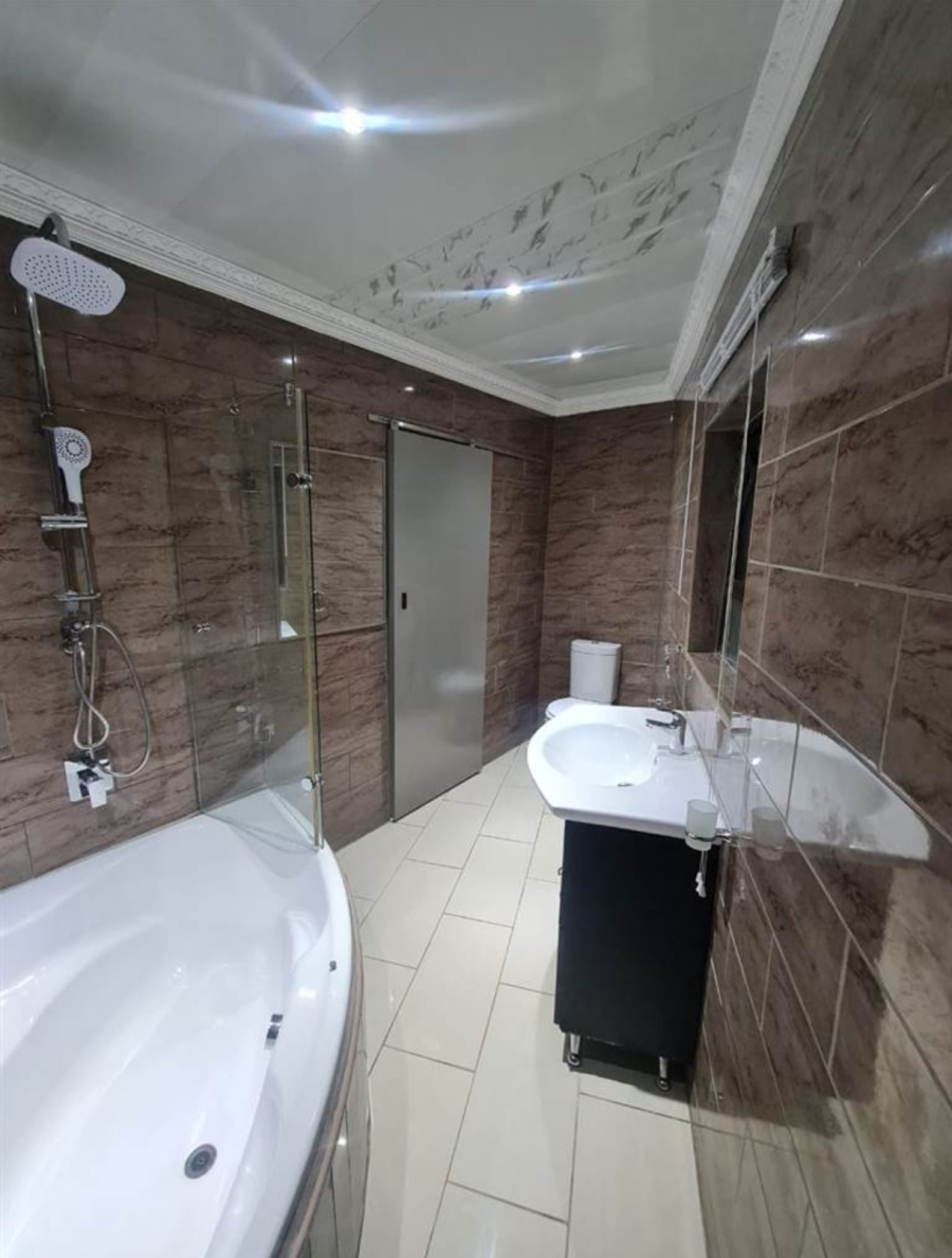To Let 1 Bedroom Property for Rent in Roodekrans Gauteng