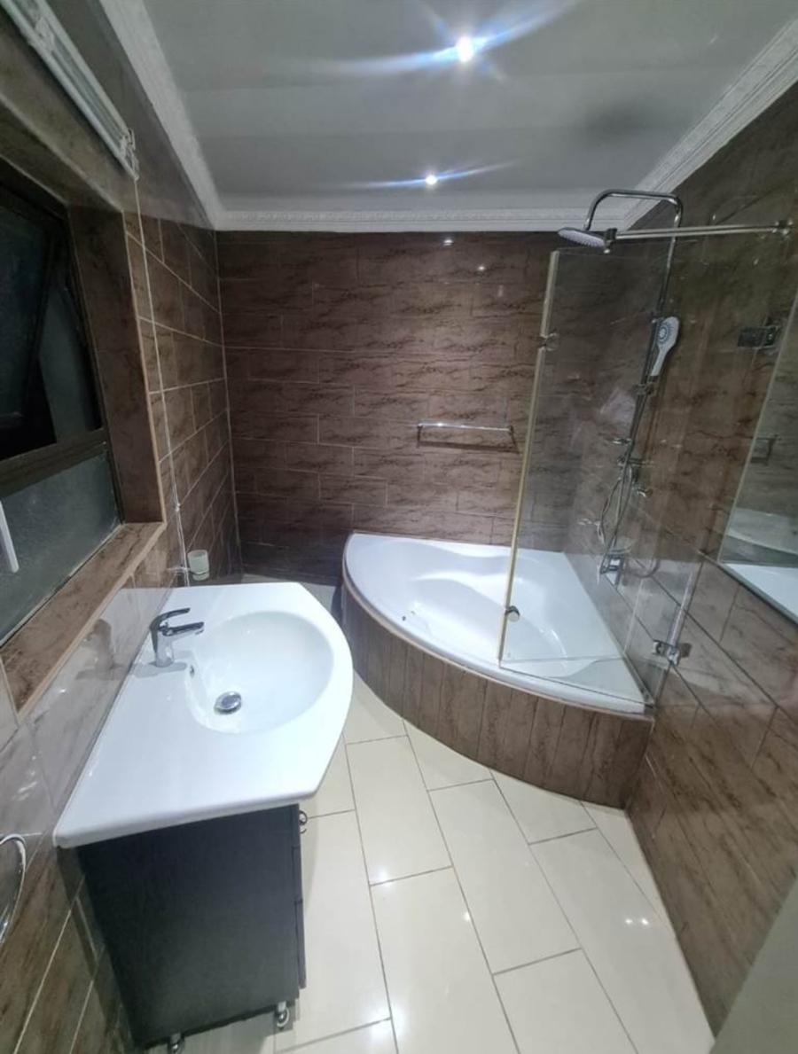 To Let 1 Bedroom Property for Rent in Roodekrans Gauteng