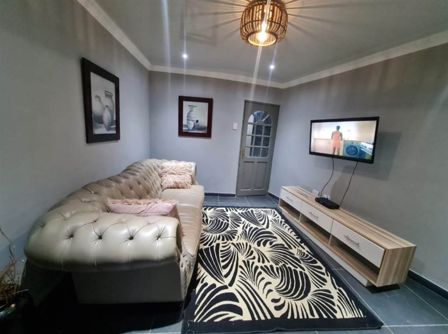 To Let 1 Bedroom Property for Rent in Roodekrans Gauteng