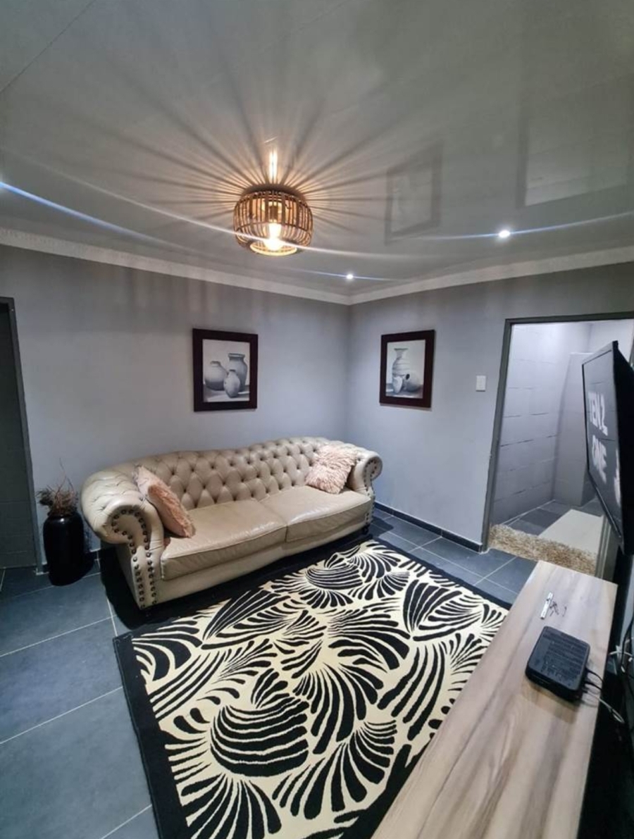 To Let 1 Bedroom Property for Rent in Roodekrans Gauteng