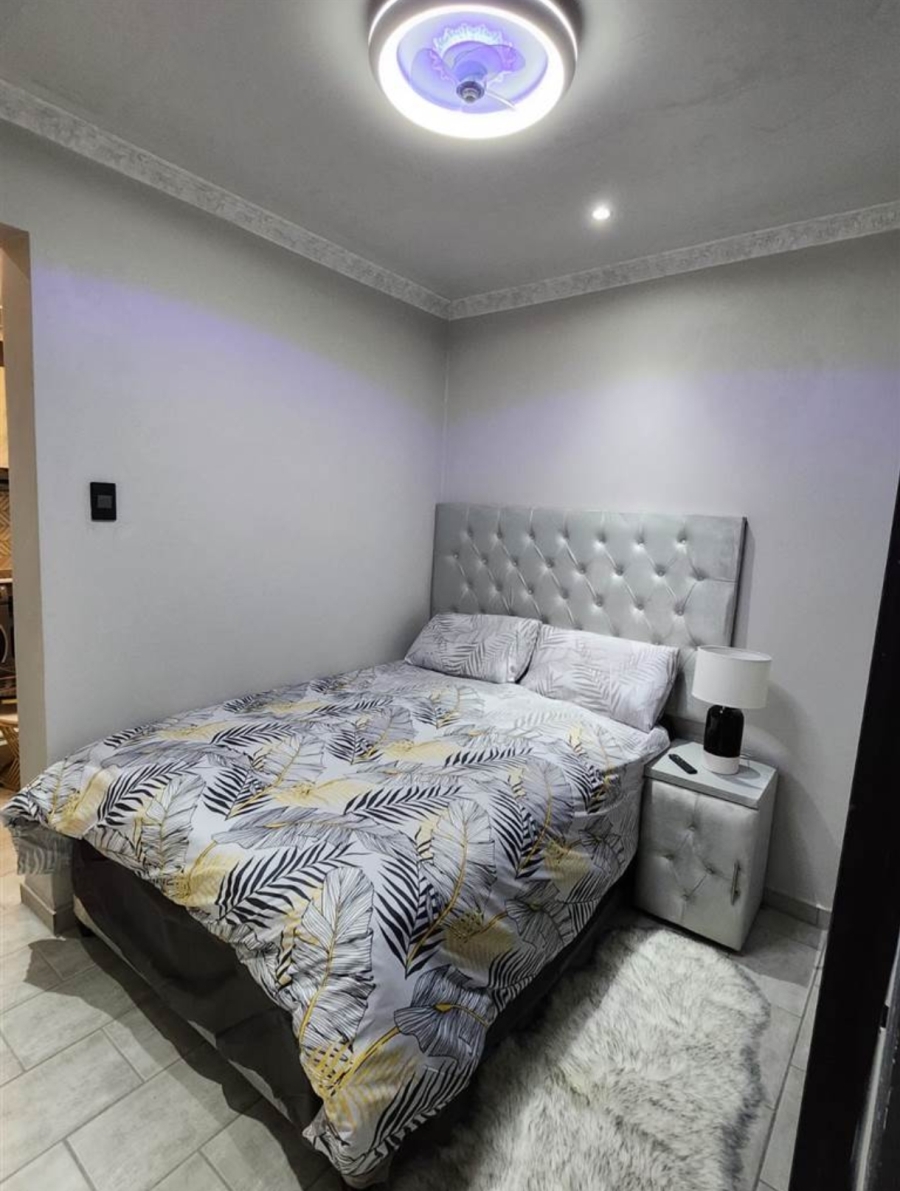 To Let 1 Bedroom Property for Rent in Roodekrans Gauteng