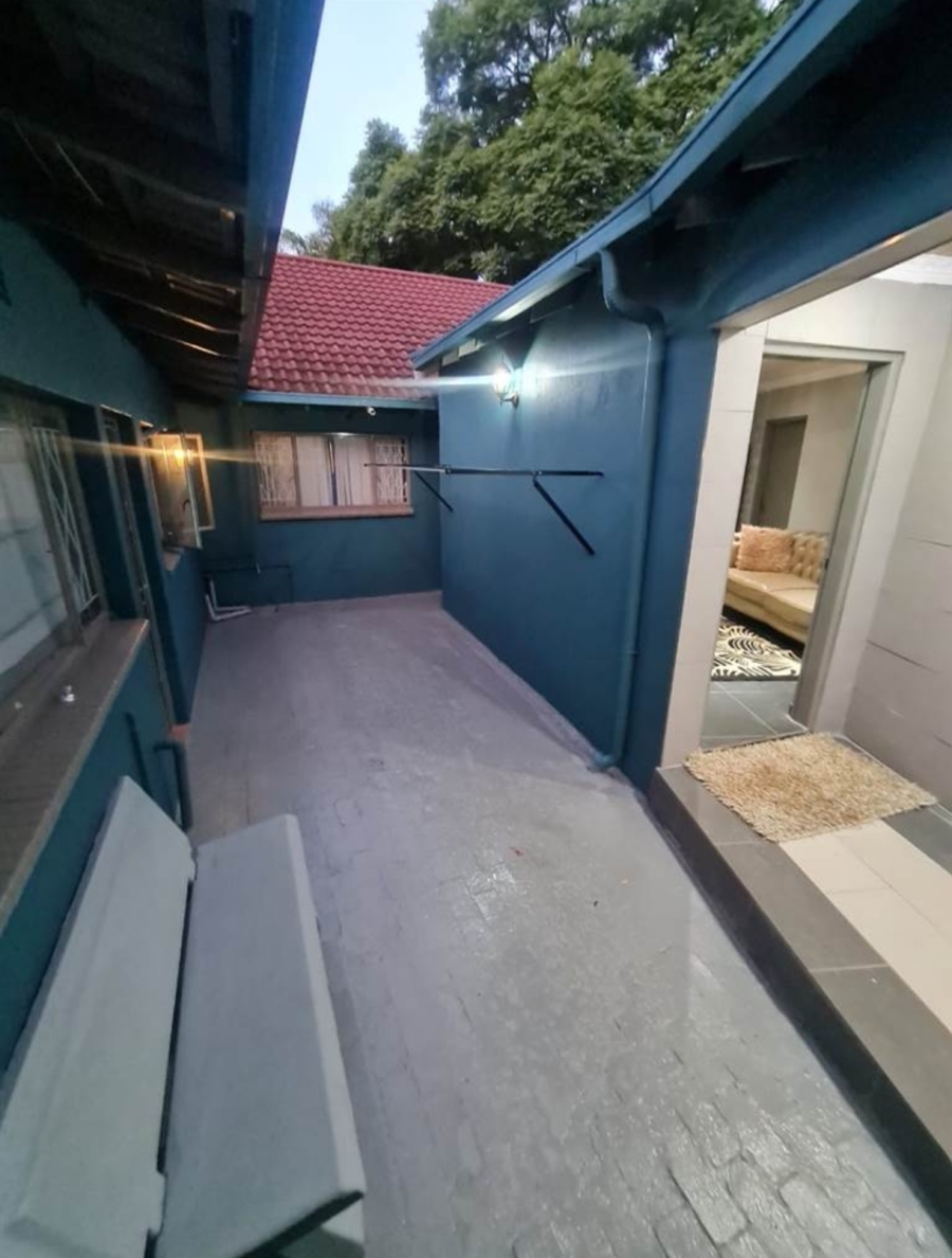 To Let 1 Bedroom Property for Rent in Roodekrans Gauteng