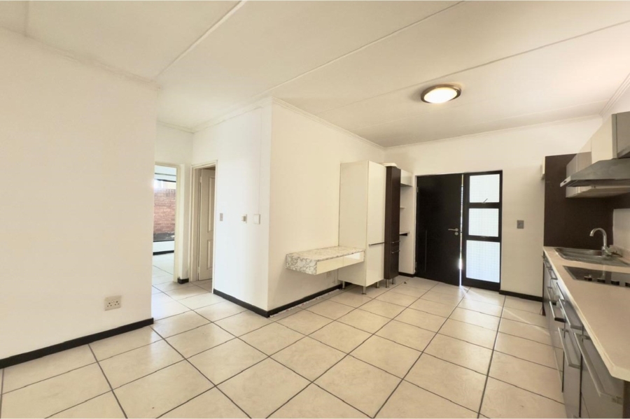 To Let 2 Bedroom Property for Rent in Douglasdale Gauteng