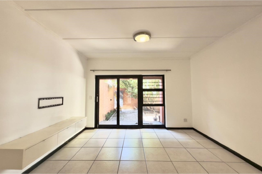 To Let 2 Bedroom Property for Rent in Douglasdale Gauteng