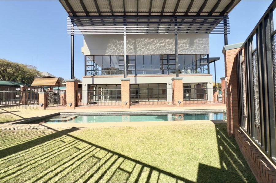 To Let 2 Bedroom Property for Rent in Douglasdale Gauteng