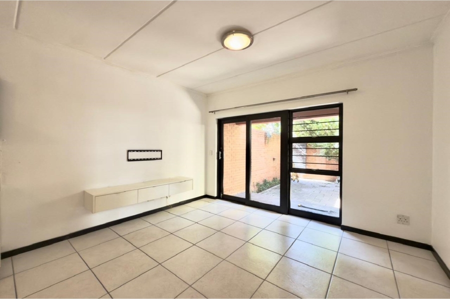 To Let 2 Bedroom Property for Rent in Douglasdale Gauteng
