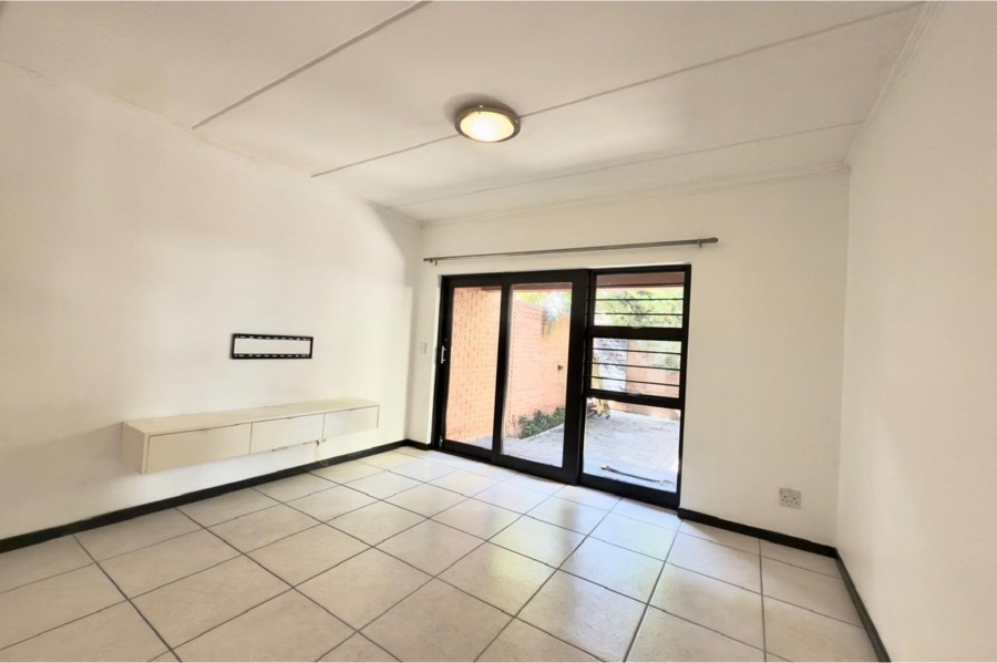 To Let 2 Bedroom Property for Rent in Douglasdale Gauteng
