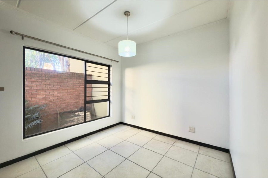 To Let 2 Bedroom Property for Rent in Douglasdale Gauteng