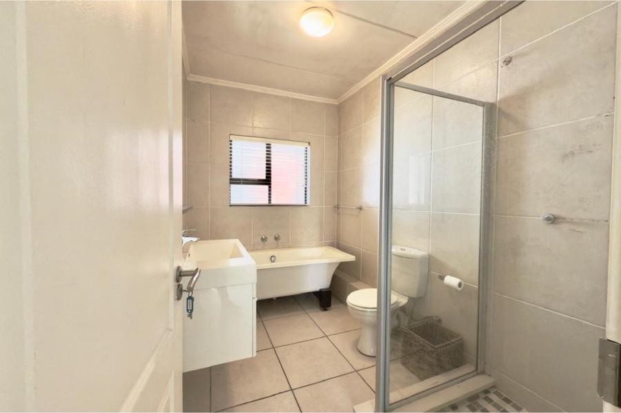 To Let 2 Bedroom Property for Rent in Douglasdale Gauteng