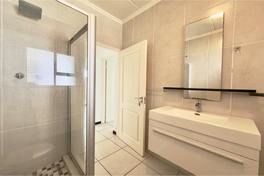 To Let 2 Bedroom Property for Rent in Douglasdale Gauteng