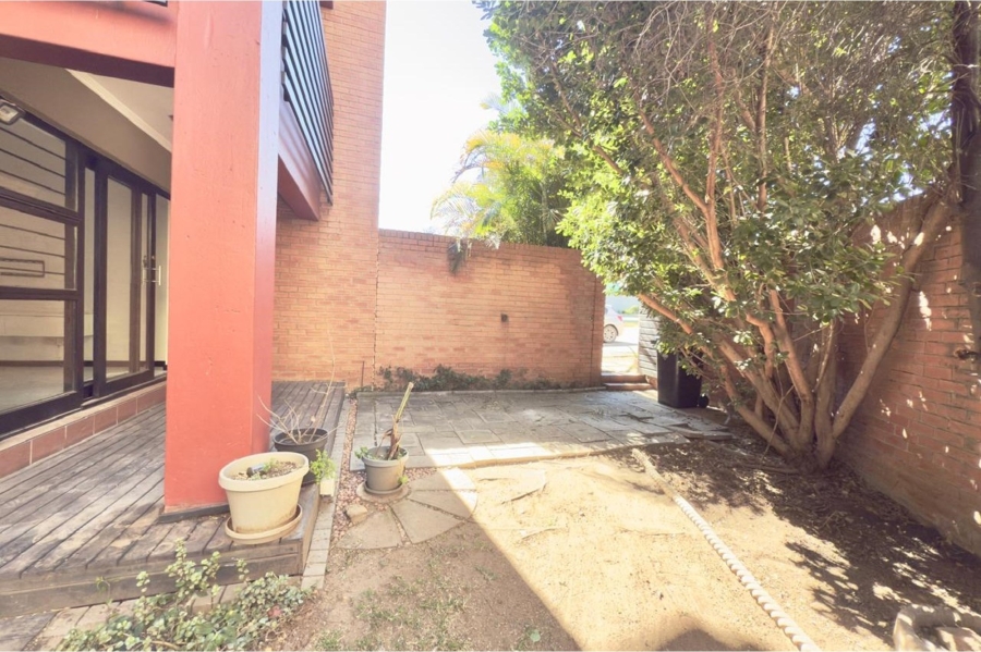 To Let 2 Bedroom Property for Rent in Douglasdale Gauteng