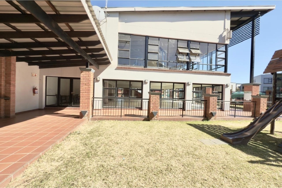 To Let 2 Bedroom Property for Rent in Douglasdale Gauteng