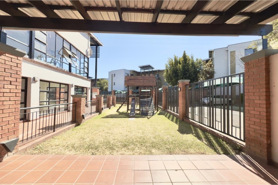 To Let 2 Bedroom Property for Rent in Douglasdale Gauteng
