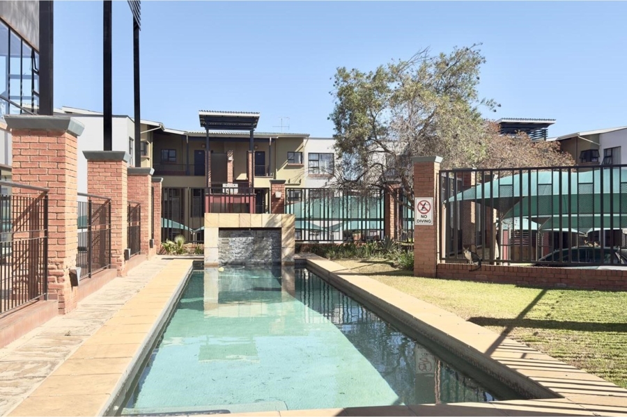 To Let 2 Bedroom Property for Rent in Douglasdale Gauteng