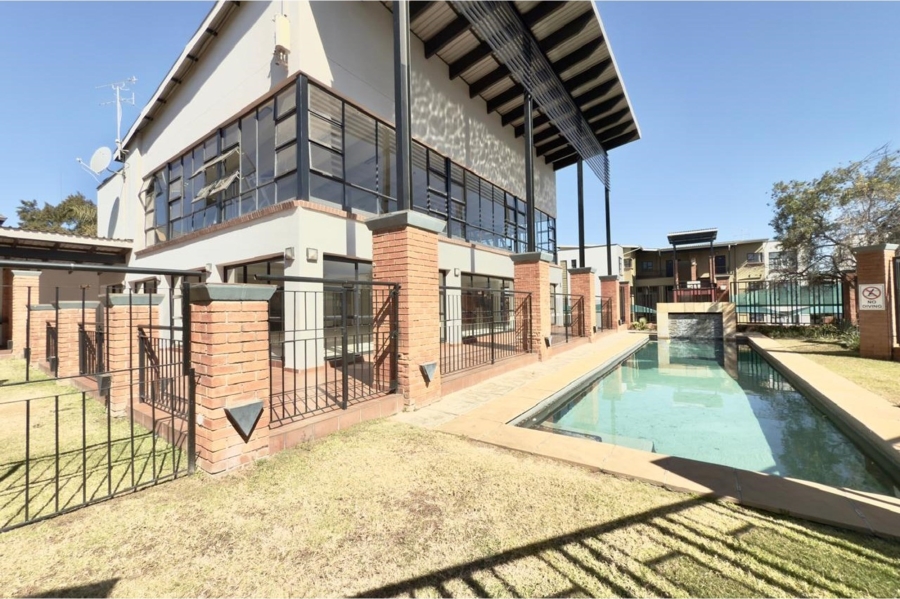 To Let 2 Bedroom Property for Rent in Douglasdale Gauteng