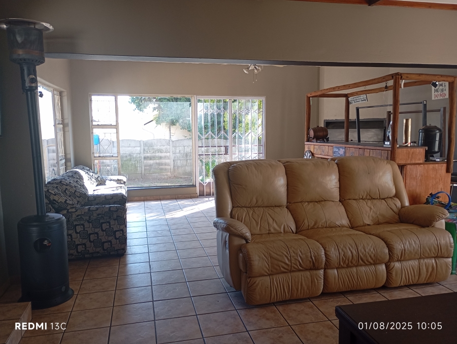 To Let 7 Bedroom Property for Rent in Glen Marais Gauteng