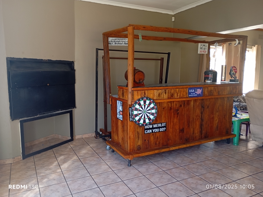 To Let 7 Bedroom Property for Rent in Glen Marais Gauteng