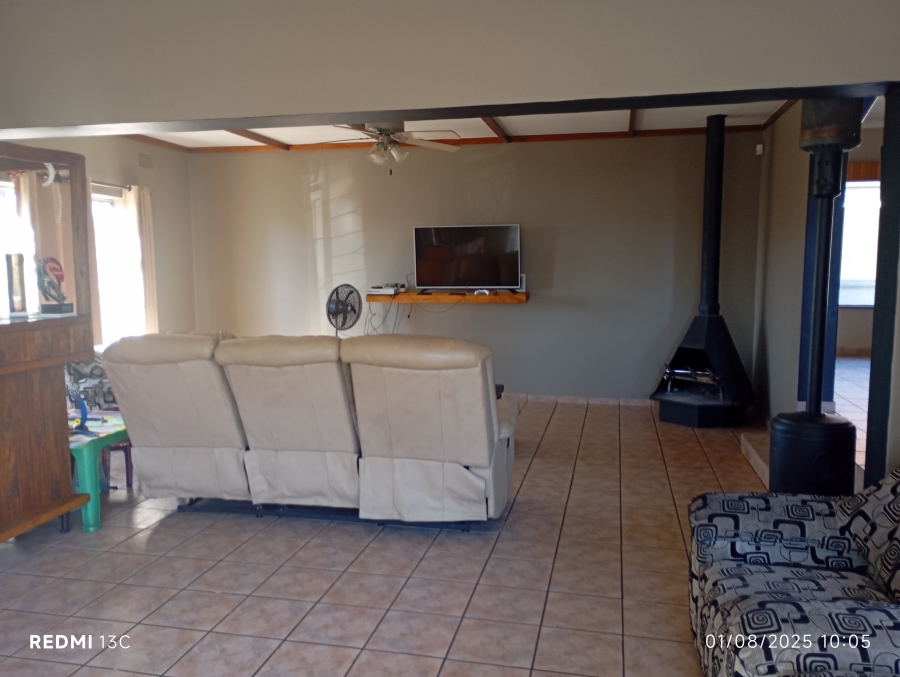 To Let 7 Bedroom Property for Rent in Glen Marais Gauteng