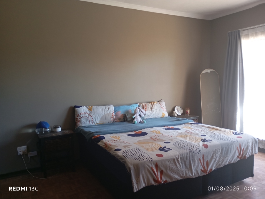 To Let 7 Bedroom Property for Rent in Glen Marais Gauteng