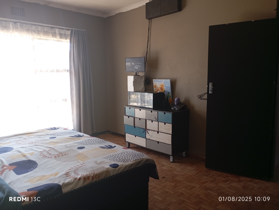 To Let 7 Bedroom Property for Rent in Glen Marais Gauteng