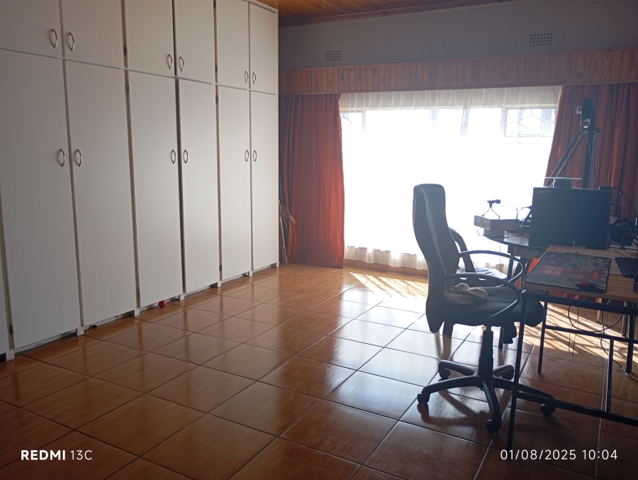 To Let 7 Bedroom Property for Rent in Glen Marais Gauteng