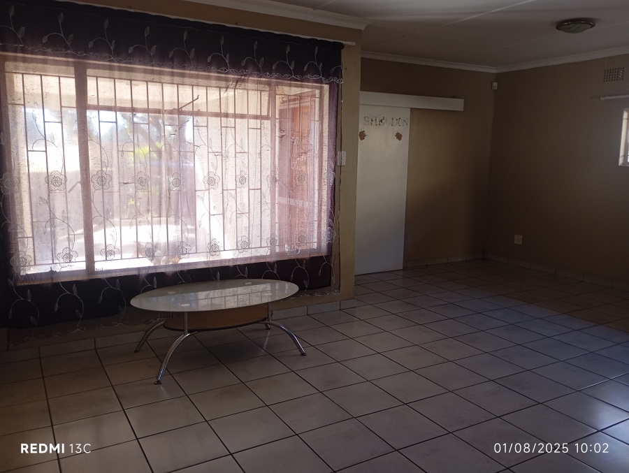 To Let 7 Bedroom Property for Rent in Glen Marais Gauteng