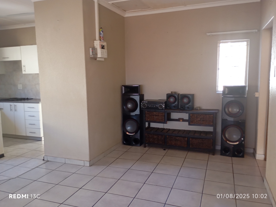 To Let 7 Bedroom Property for Rent in Glen Marais Gauteng