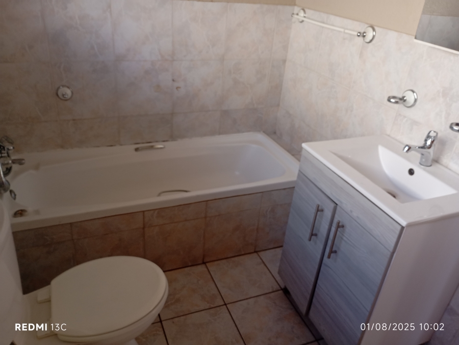 To Let 7 Bedroom Property for Rent in Glen Marais Gauteng