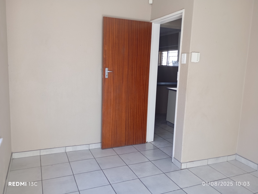 To Let 7 Bedroom Property for Rent in Glen Marais Gauteng