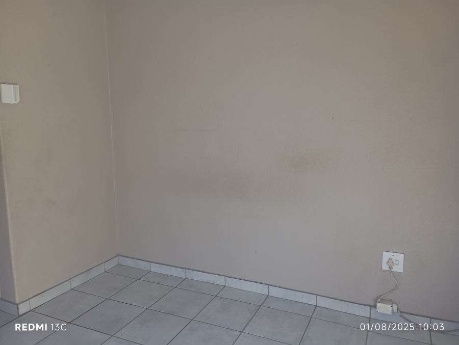 To Let 7 Bedroom Property for Rent in Glen Marais Gauteng