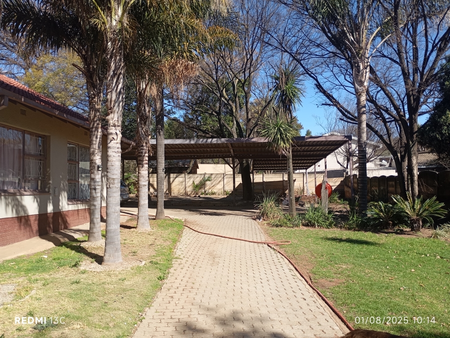 To Let 7 Bedroom Property for Rent in Glen Marais Gauteng