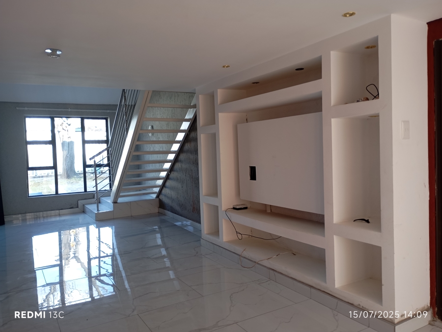 To Let 4 Bedroom Property for Rent in Allen Grove Gauteng