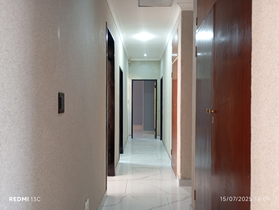 To Let 4 Bedroom Property for Rent in Allen Grove Gauteng