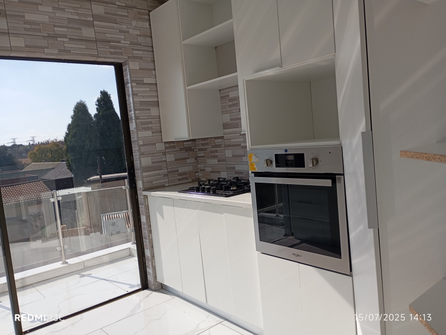 To Let 4 Bedroom Property for Rent in Allen Grove Gauteng