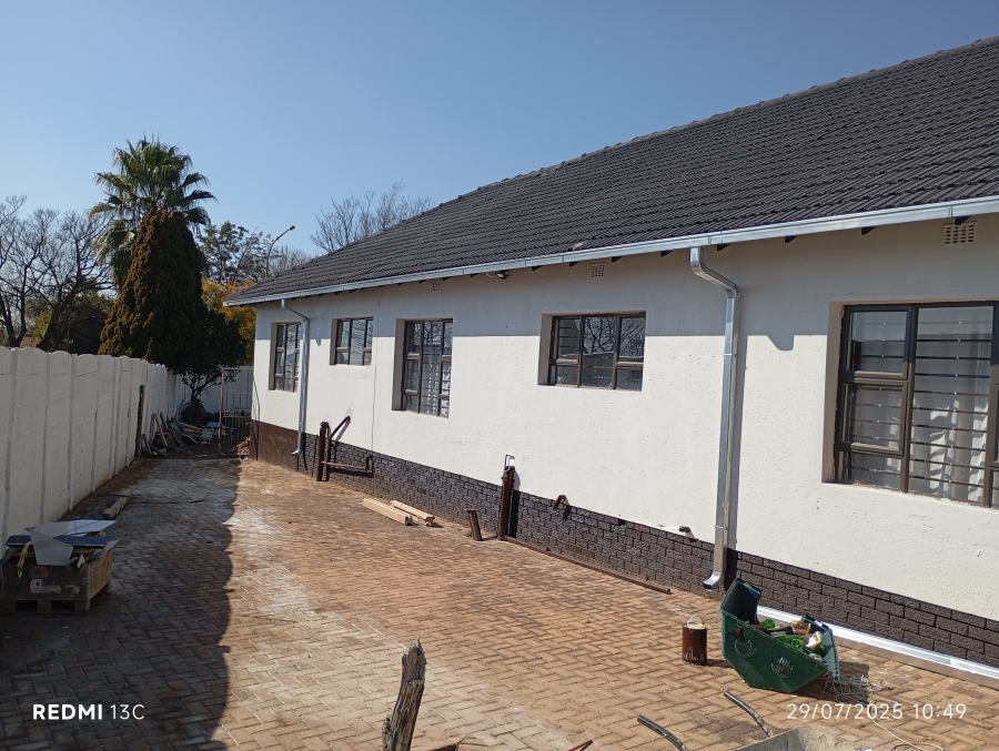To Let 4 Bedroom Property for Rent in Allen Grove Gauteng