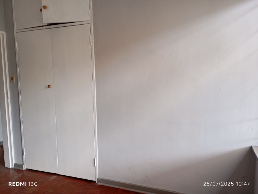 To Let 3 Bedroom Property for Rent in Rhodesfield Gauteng
