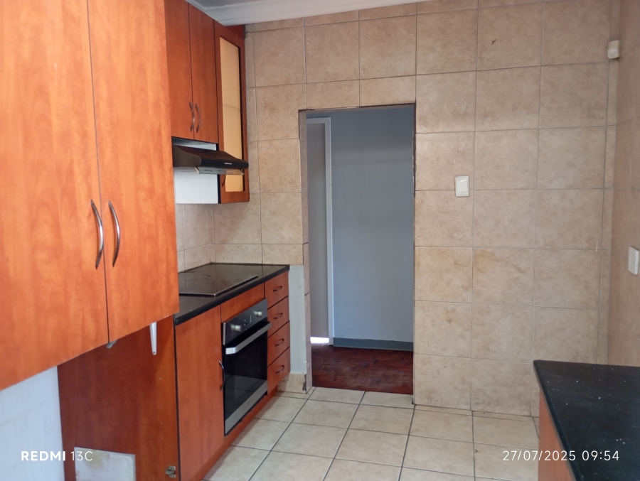To Let 3 Bedroom Property for Rent in Rhodesfield Gauteng