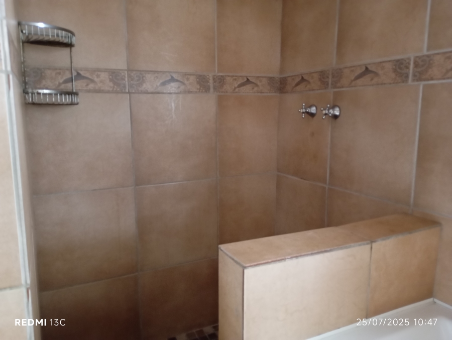 To Let 3 Bedroom Property for Rent in Rhodesfield Gauteng